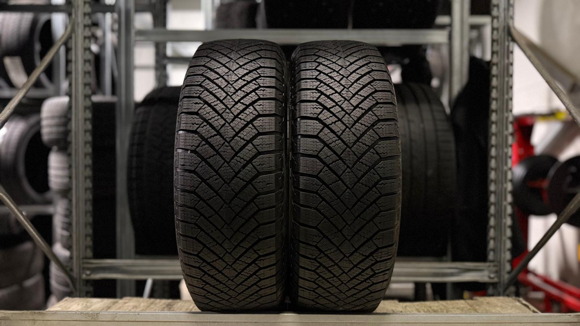 Continental VikingContact 8 195/65R15 95 T