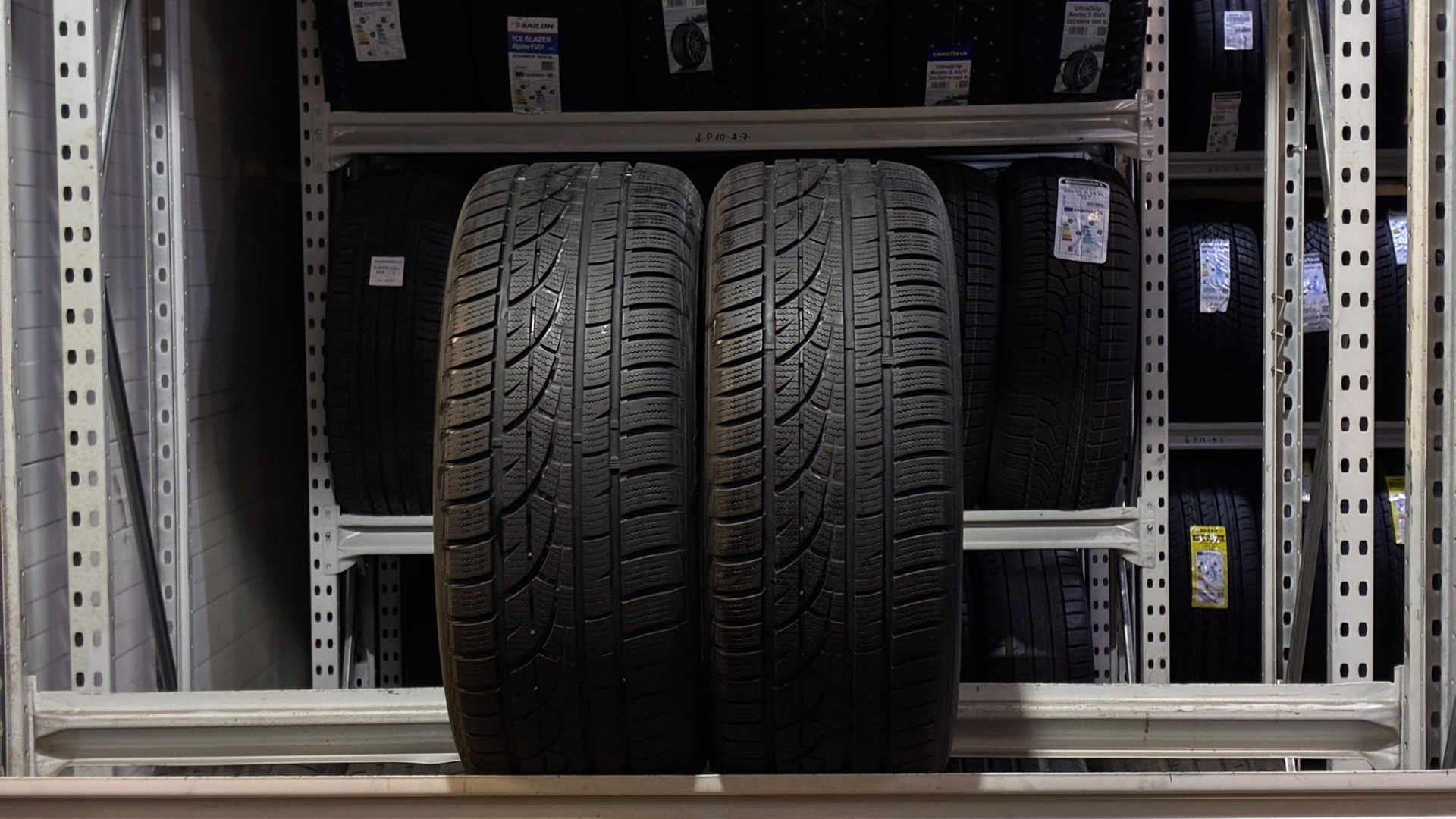 Hankook W310 225/55R16 99 V Friction tires