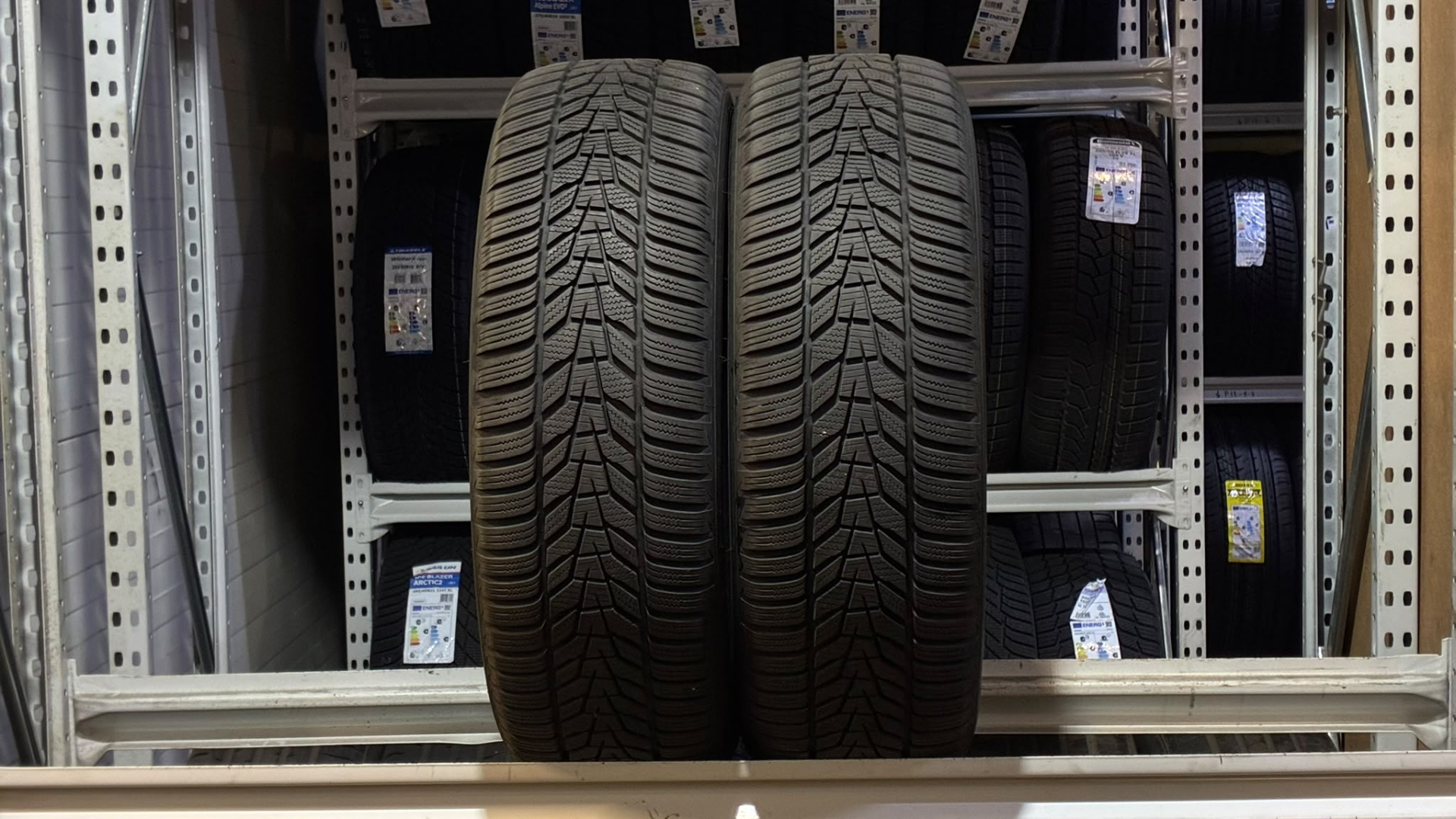 Hankook W330A 225/60R18 94 V Ламельные шины