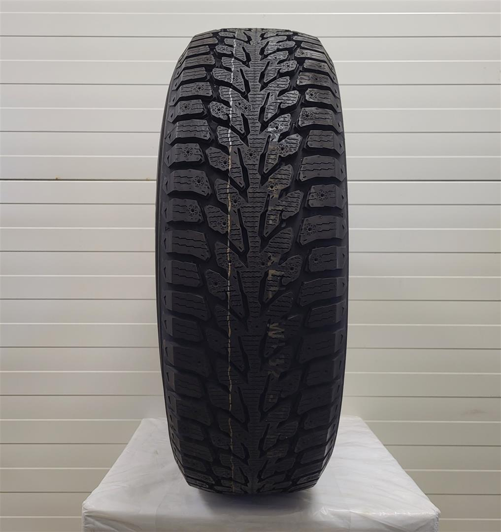 Kumho WI32 215/65R16 102 T