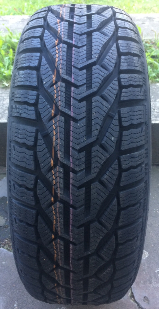 TIGAR Winter 225/40R18 92 V Friction tires