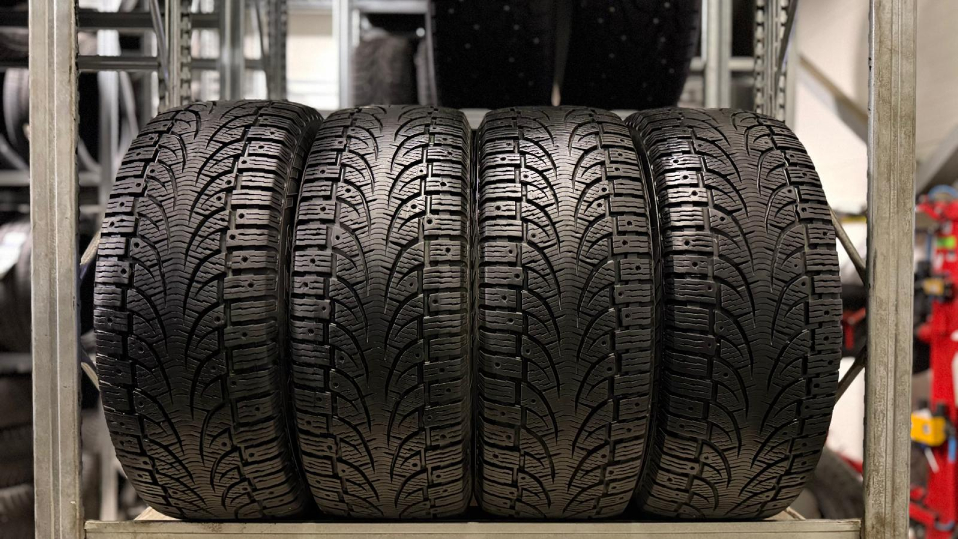 Pirelli Winter Carving Edge 235/60R17 106 T Friction tires