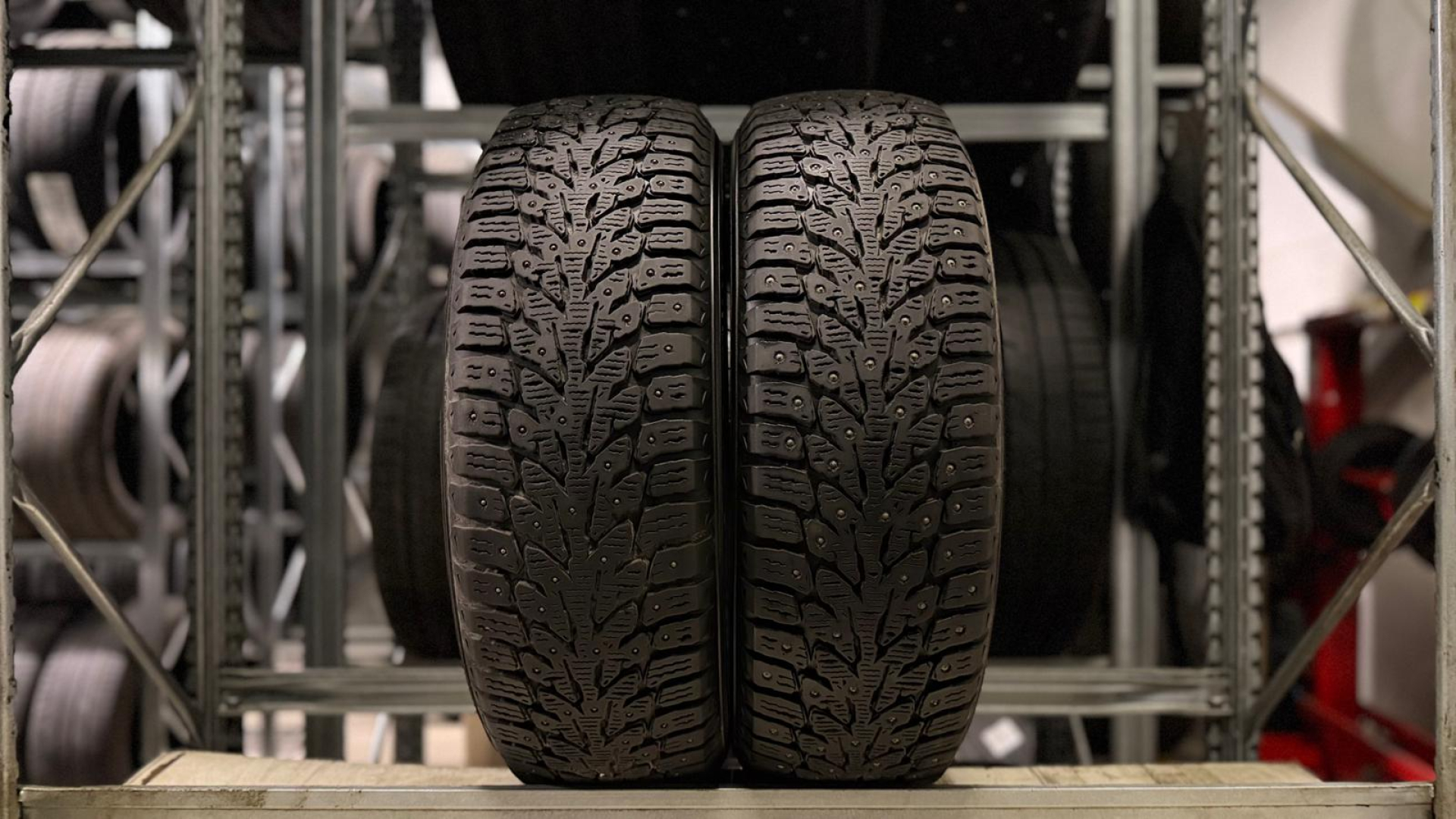Kumho Winter Craft Ice Wi32 215/65R16 102 T Шипованные шины