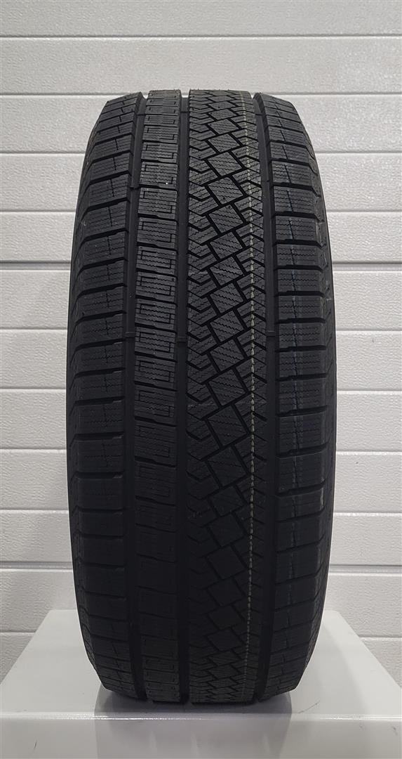Pirelli Winter Ice Zero Asimmetrico 235/55R18 104 H