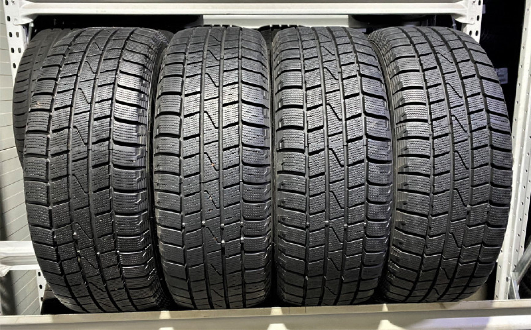 Hankook Winter Icept Iz W606 215/70R15 98 T Friction tires