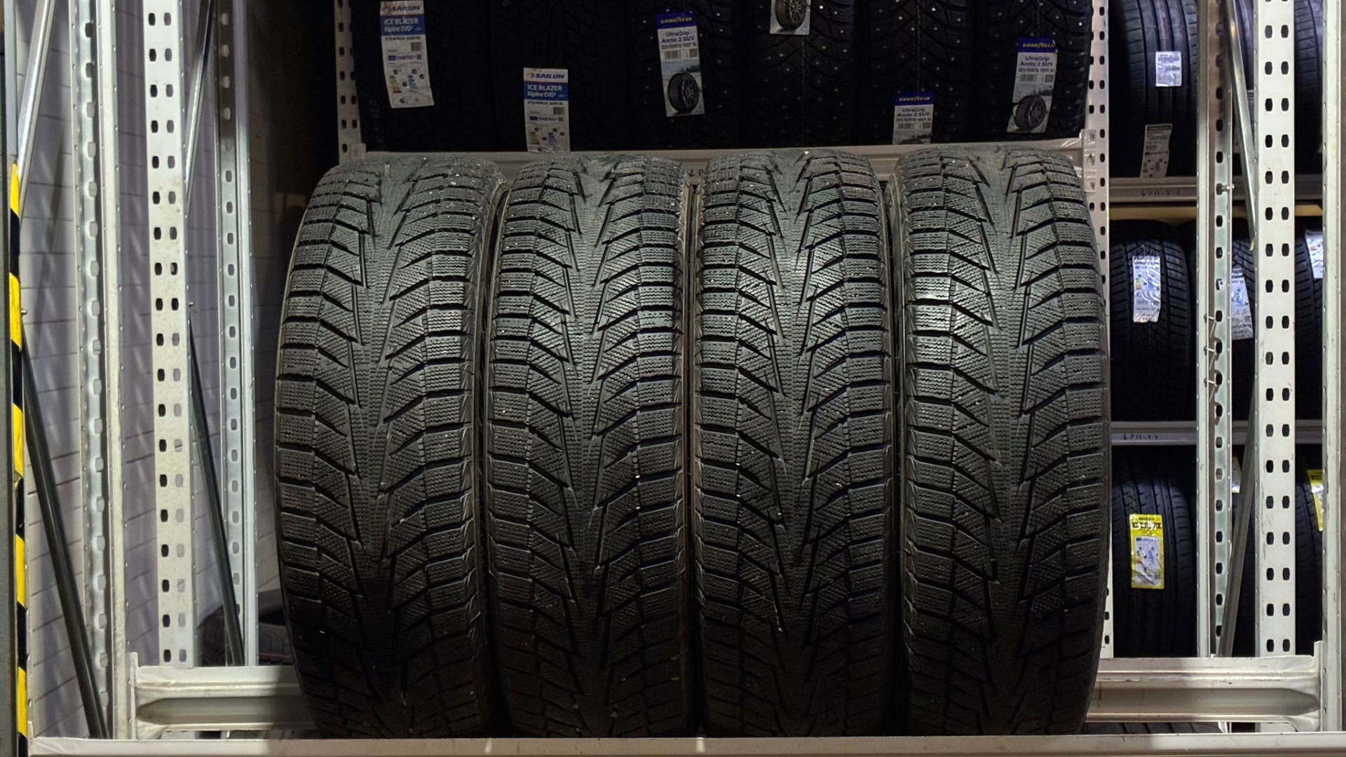 Hankook Winter Icept IZ2 W616 215/65R17 99 T Ламельные шины