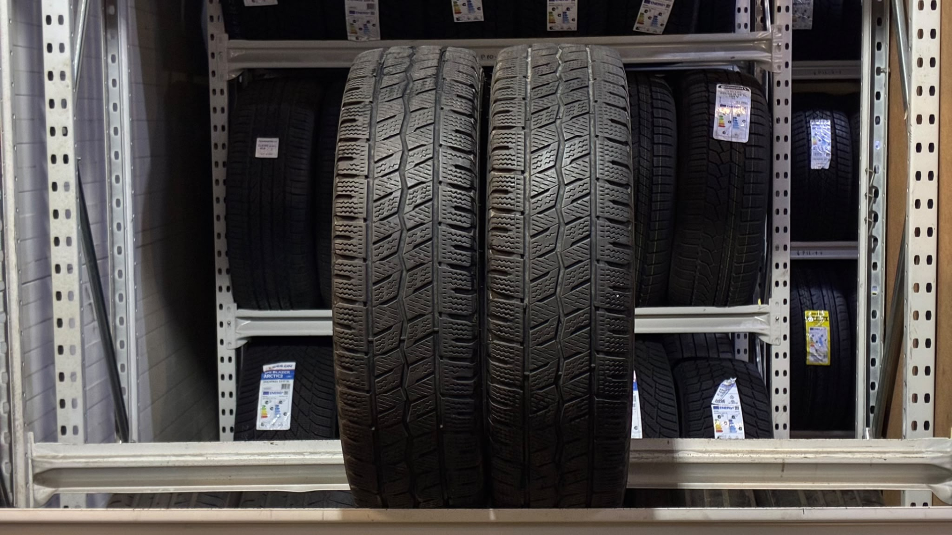 Hankook Winter Icept LV RW12 205/75R16C 110/108 R Friction tires