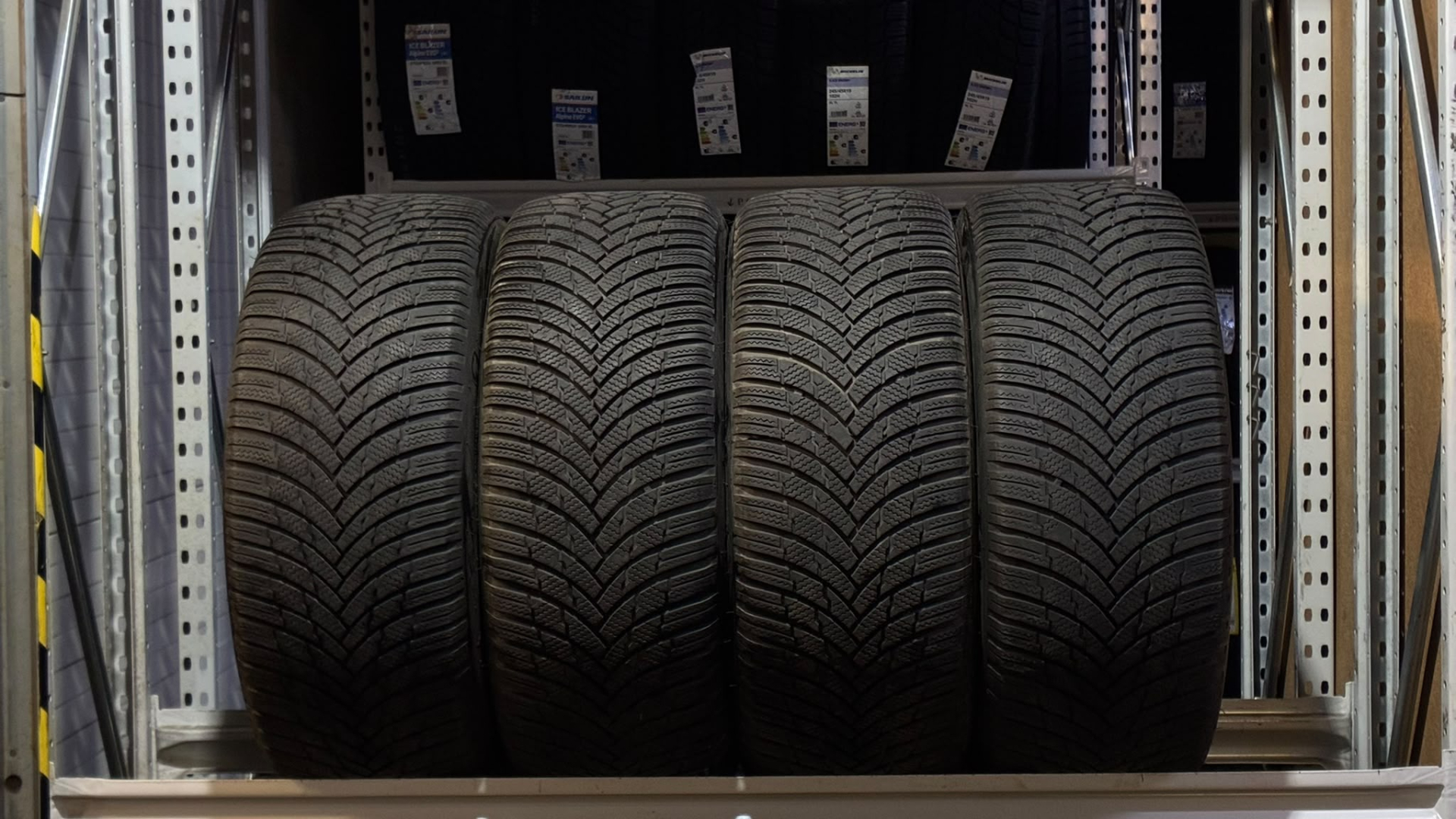 Firestone Winterhawk 4 255/45R19 104 V Ламельные шины