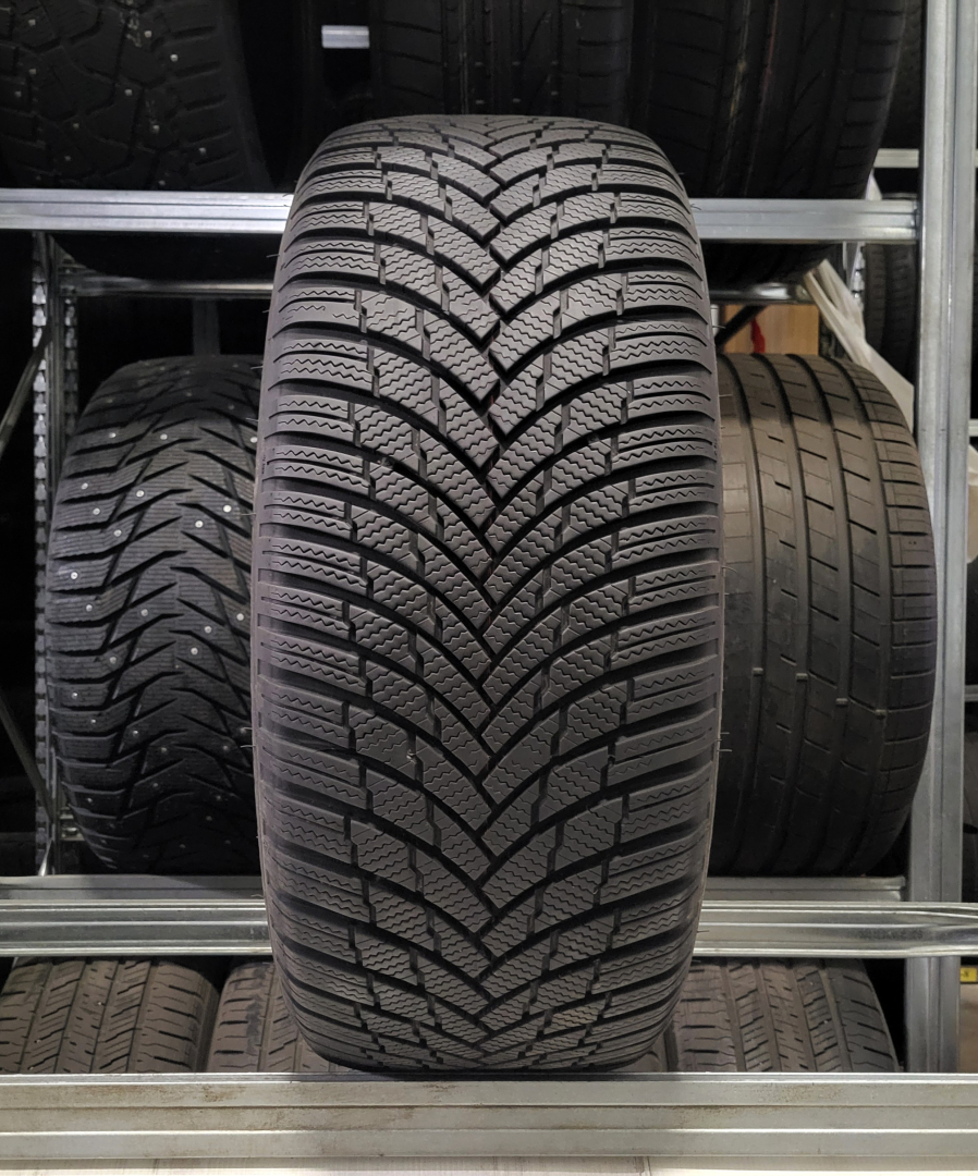 Firestone WinterHawk 4 255/45R19 104 V