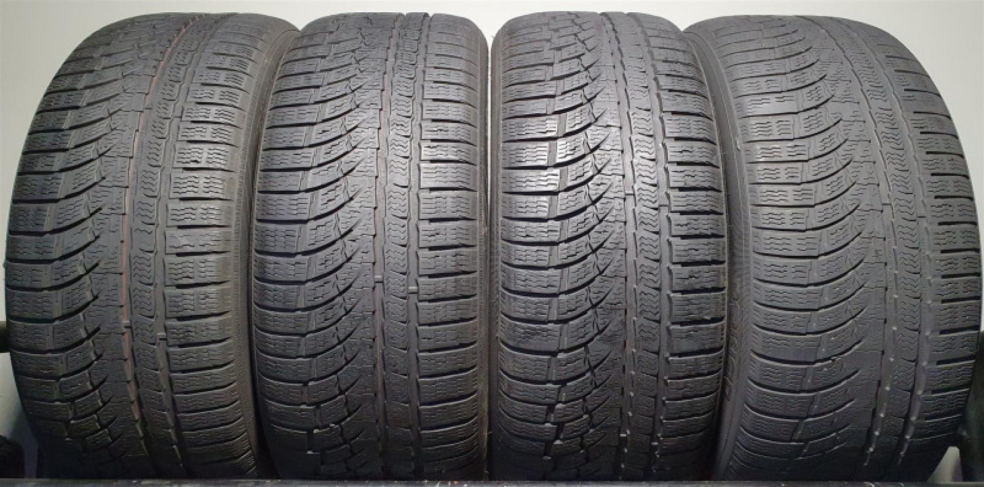 Nokian WR A4 235/45R19 99 V Всесезонные шины