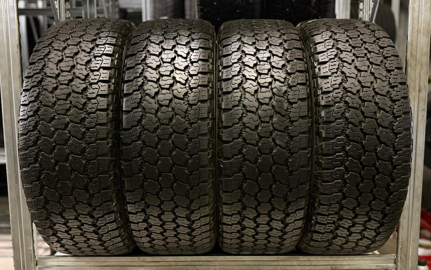 Goodyear Wrangler AT 235/65R19 114 H Летние шины