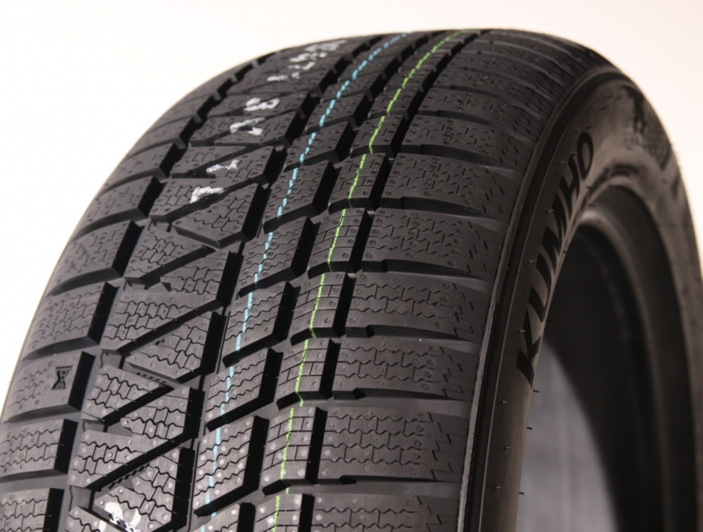 Kumho WS71 SUV 285/45R19 111 V Ламельные шины