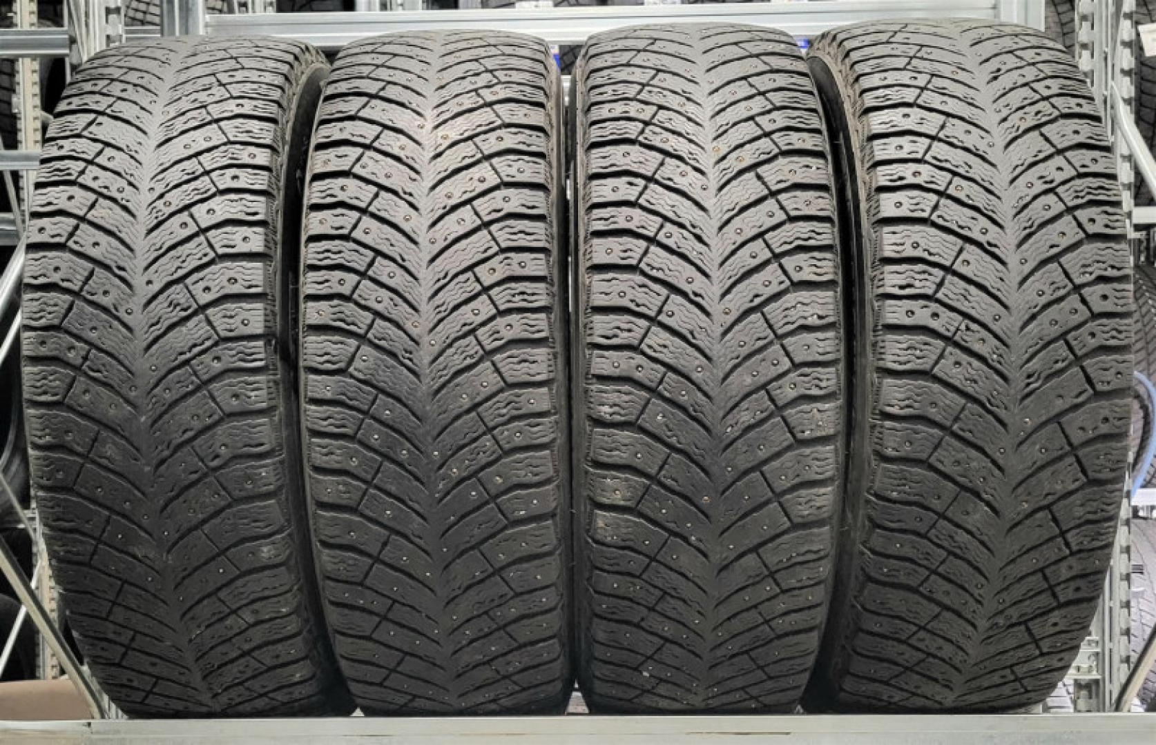 Michelin X-ICE NORTH 4 SUV 235/60R17 106 T Naastrehvid