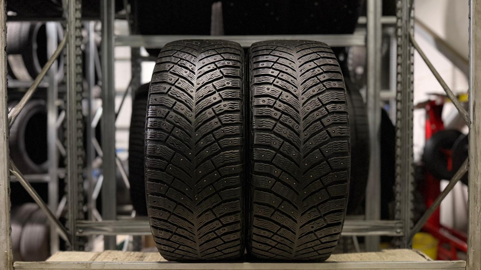 Michelin X-Ice North 4 235/45R18 98T Шипованная