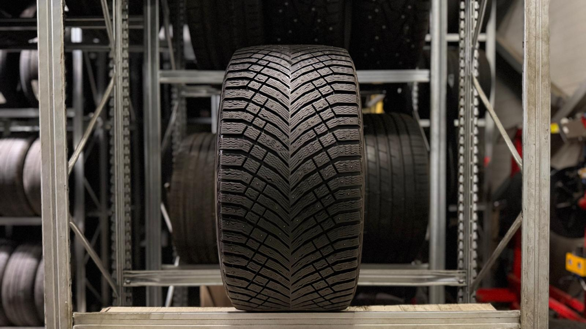 Michelin X-Ice North 4 305/35R21 109T Naast