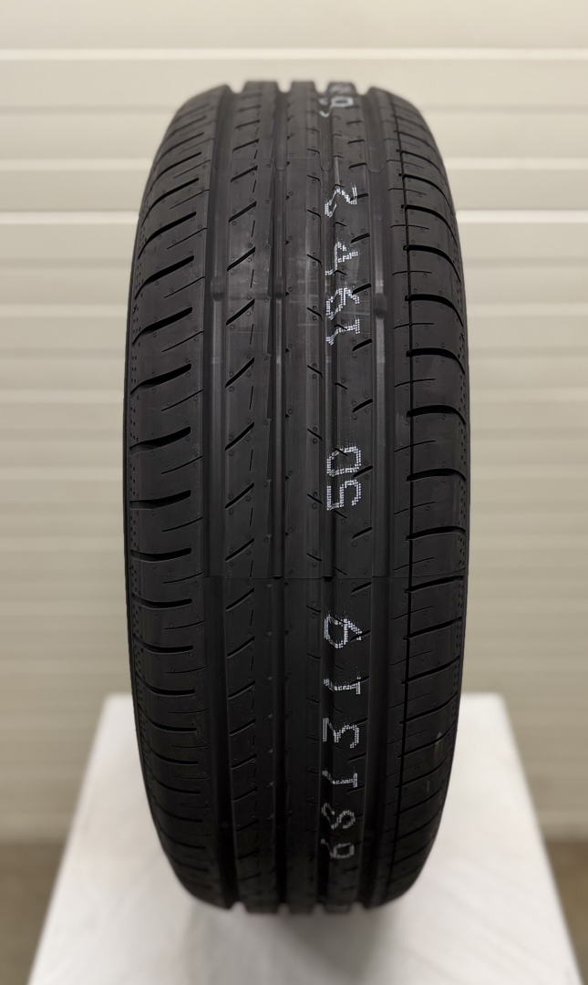 Yokohama BluEarth-GT AE51 215/65R16 98 H Suverehvid