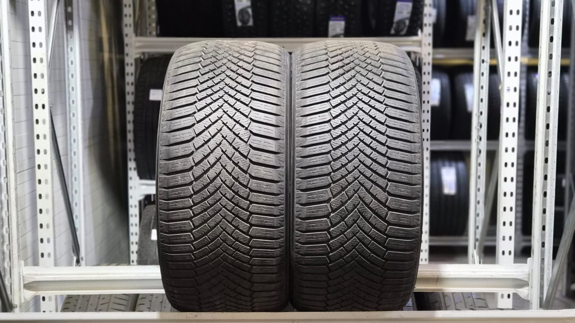 Yokohama BLUEARTH WINTER V906 275/35R21 103 W Ламельные шины