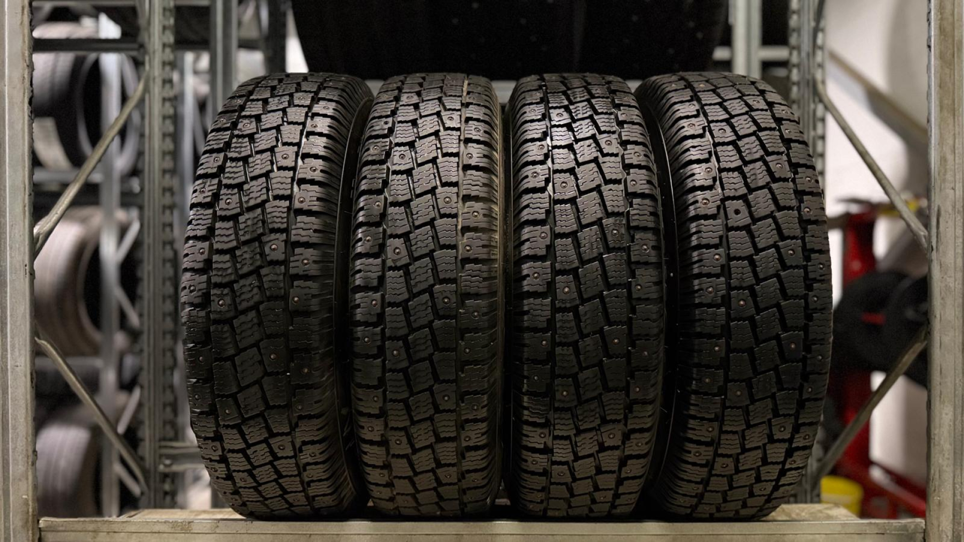 Hankook Zovac HPW401 185/75R16C 104/102 P Naastrehvid