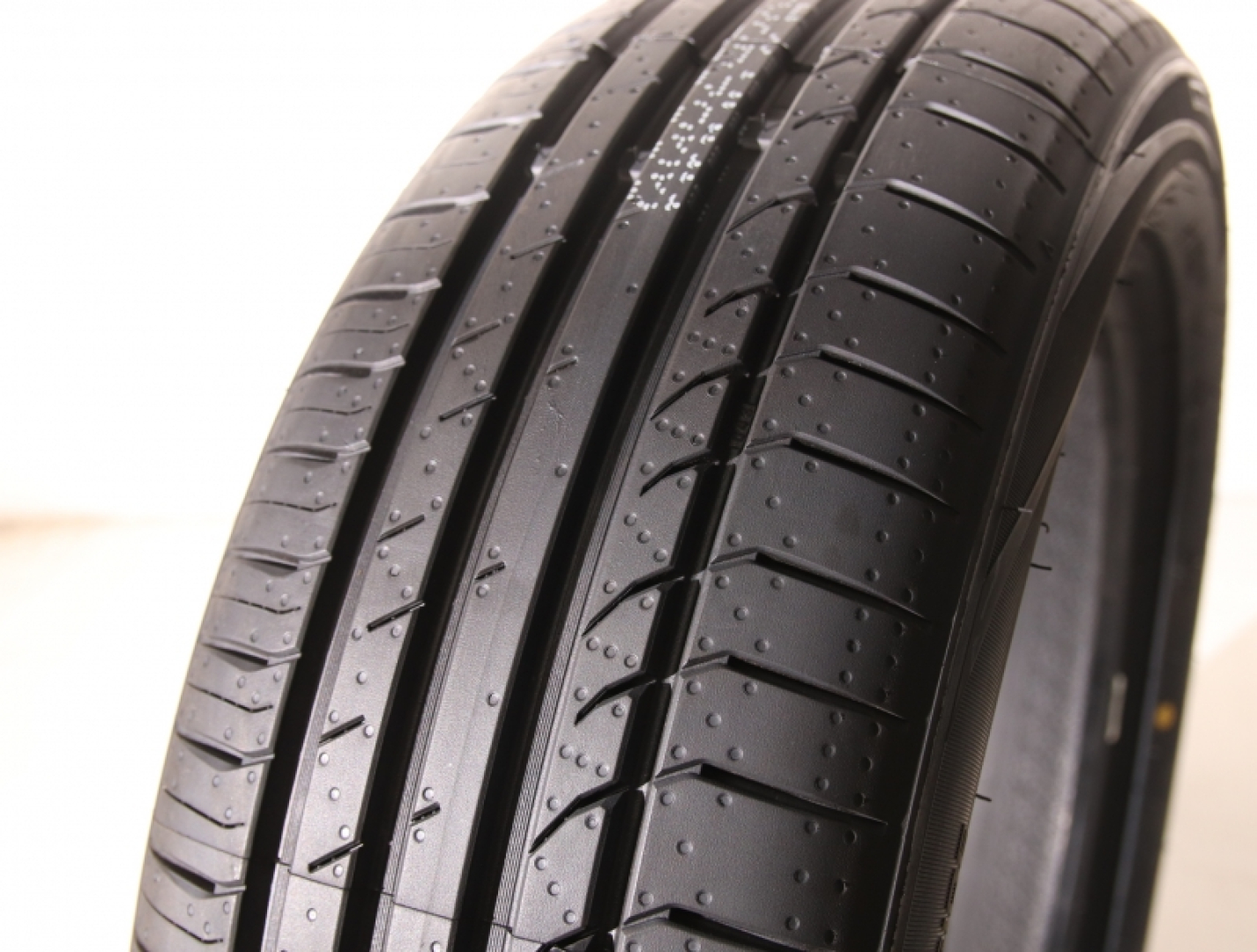 Trazano ZuperEco Z107 215/45R17 91 W Suverehvid